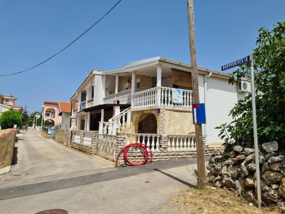 Apartments Tuka Near The Beach Vir Buitenkant foto