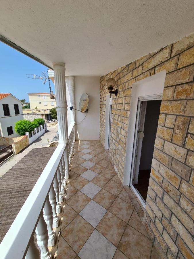 Apartments Tuka Near The Beach Vir Buitenkant foto